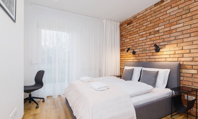 Czyzyny Apartment | Apartments Cracow Lema 15 by Renters