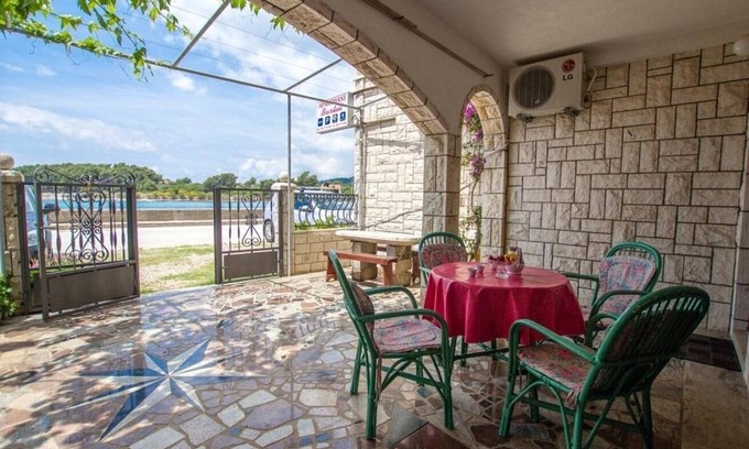 Sucuraj Apartment | Apartments Juri (10209-A8) - Sucuraj - island Hvar