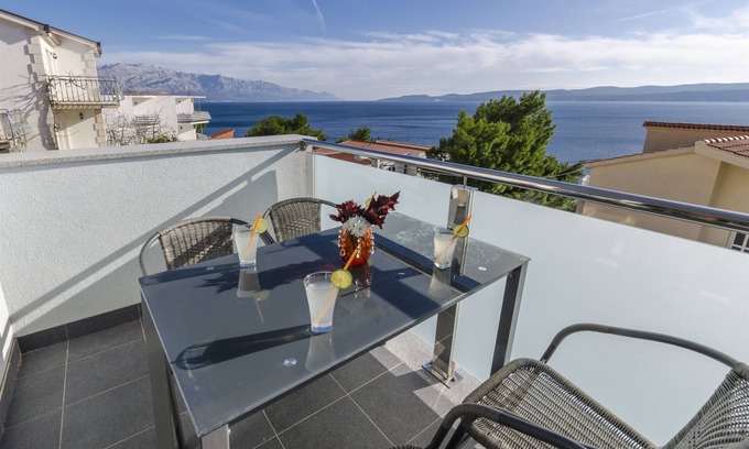 Ruskamen Apartment | Apartments Lorenzo (26581-A2) - Lokva Rogoznica