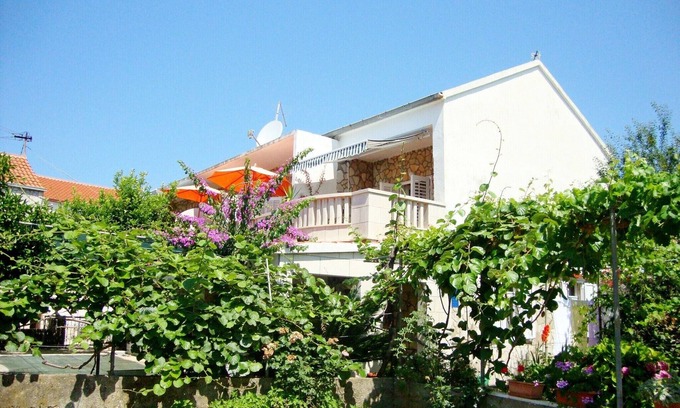 Sucuraj Apartment | Apartments Mate, (11631), Sućuraj, hr