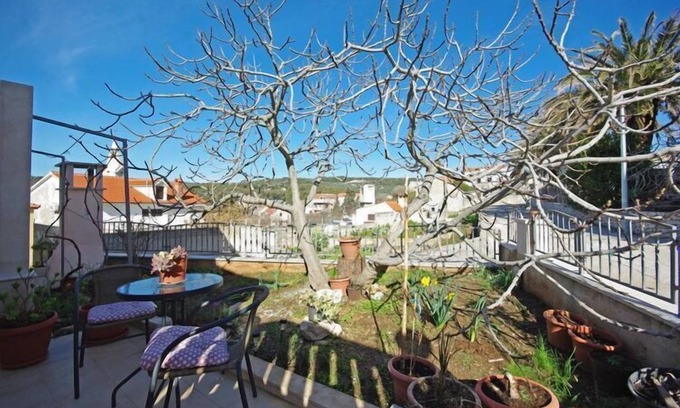 Sumartin Apartment | Apartments Villa Rose - Standard Studio with Sea View and shared Terrace (A2 bijeli)