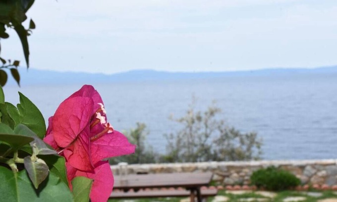 Pella Region Condo | Aphrodite * Charming apt with stunning view!