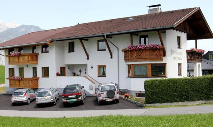 Oberperfuss Apartment | App. Sunflower/2 bedrooms/shower/WC, short 2 early - Studlerhof Hörtnagl