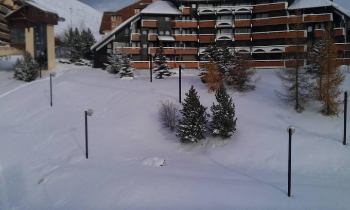 Eclose-Ouest Apartment | Appart 6 pers 4 rooms Renovated (sheets and towels included Garage fermé et wifi)