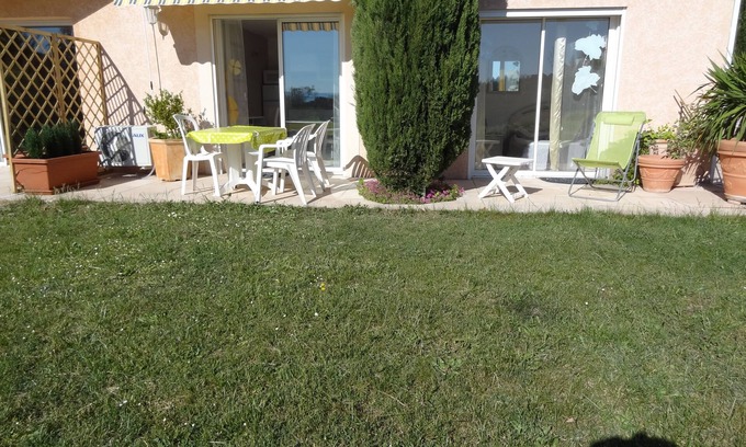 Manosque Apartment | appart ground floor with terrace, garden in villa