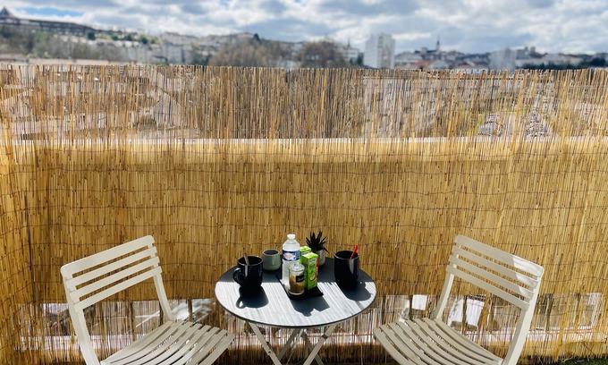 Angouleme Apartment | Appart Lumineux Avec Balcon, vue Imprenable sur Angoulême à 2 pas de la Gare TGV