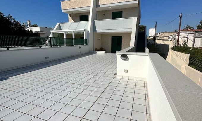 Scala di Furno House | Appartamento con Grande Terrazzo-solarium Vicino le Spiagge di Porto Cesareo