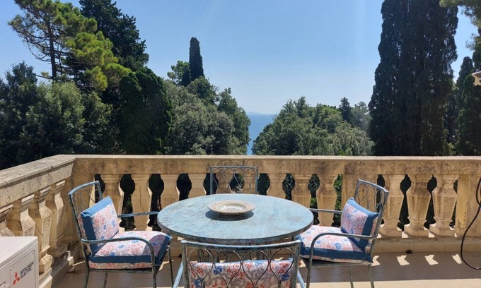 Cavo Apartment | Appartamento con Terrazza Vista Mare , Aria Condizionata Accesso al Mare