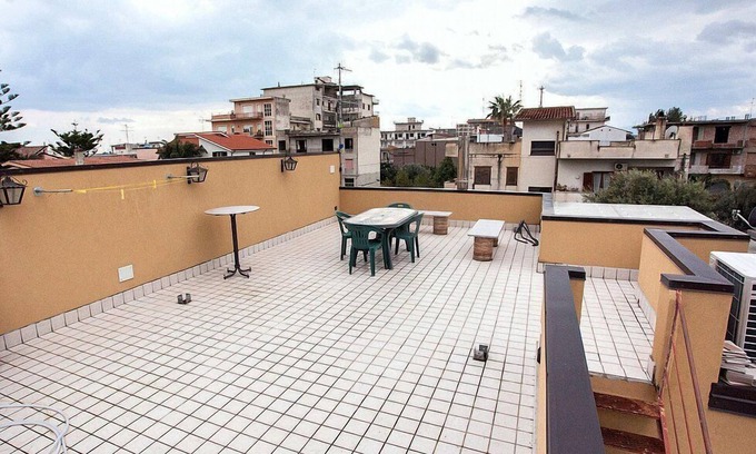 Locri House | Appartamento Ermes B: A welcoming apartment situated at a short distance from the beach, with Free WI-FI.