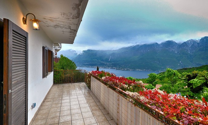 Prabione Apartment | Appartamento Il Gufo by Theater Home - with marvellous lake view