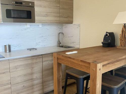 Eclose-Ouest Apartment | Appartement 4 pers, balcon sud, quartier Passeaux - Alpe d'Huez - FR-1-405-111