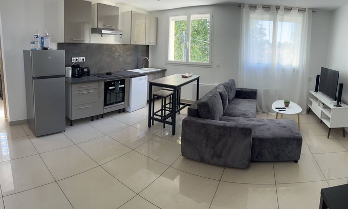 Le Thillay Apartment | Appartement 60 m2 Cosy Proche Paris CDG au Bord D'un Petit Lac