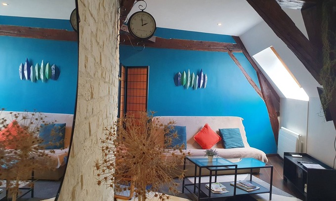 La Tour-du-Pin Apartment | Appartement Atypique Près de la Gare, de Walibi. Animaux de Compagnie Acceptés!