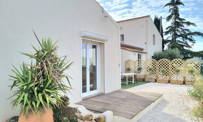 Pierrefeu-du-Var Apartment | Appartement au Milieu des Vignes