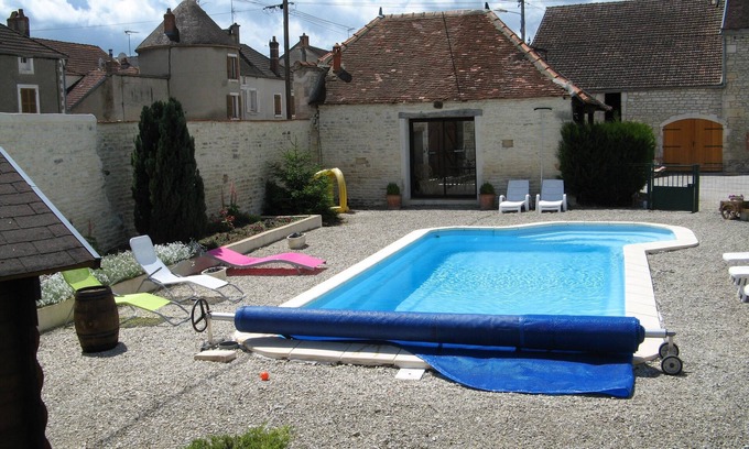 Ravieres Apartment | Appartement Avec Piscine à Partager