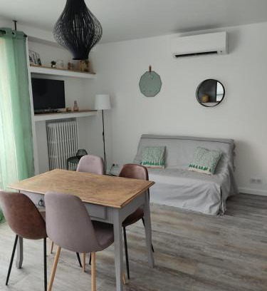 Avignon Apartment | Appartement climatisé avec balcon,wifi, proche remparts