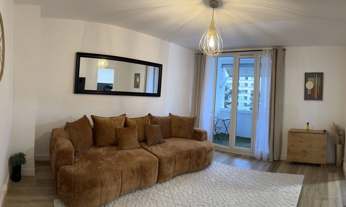 8th Arrondissement Apartment | Appartement Cocon Chic et Refait à Neuf : Votre Coin Douillet en Ville