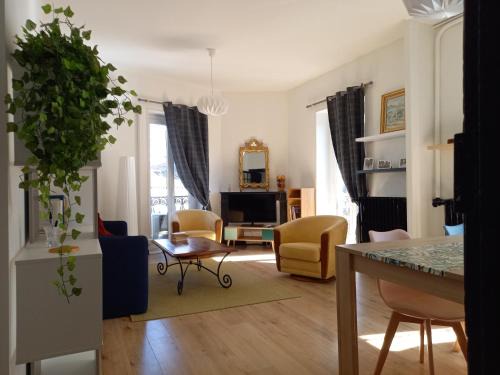 Gares Apartment | Appartement cosy 60m², proche gare St Roch et centre.