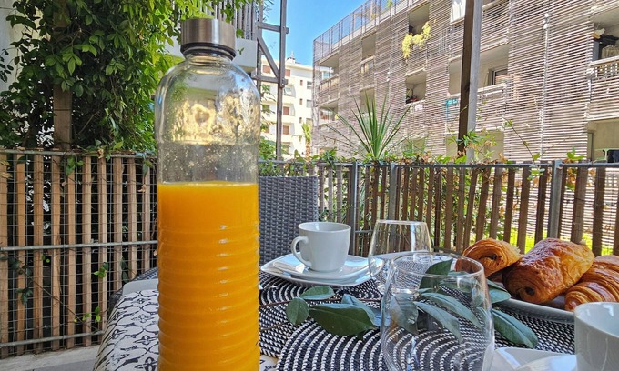 Saint-Sylvestre Apartment | Appartement Cosy Dans Un Ecrin De Verdure -Nice, 135€ per night