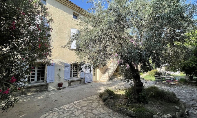 Caderousse Apartment | Appartement Dans un Grand mas au Calme 10 Minutes D'orange et de L'autoroute A7