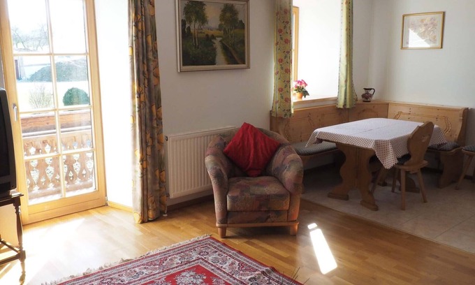 Riedering Apartment | Appartement Hochries, 51 qm Obergeschoss, 1 Separates Schlafzimmer