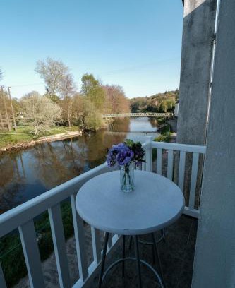 Malestroit Apartment | Appartement Le Balcon de L'Oust