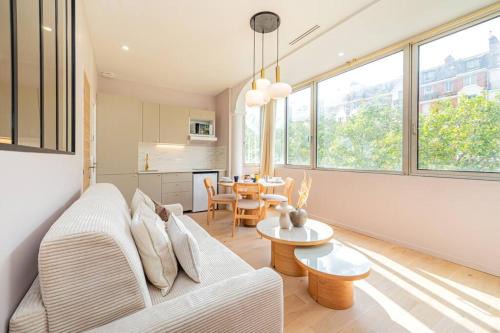Quartier de la Plaine-de-Monceaux Apartment | Appartement lumineux neuf Paris Arc de Triomphe