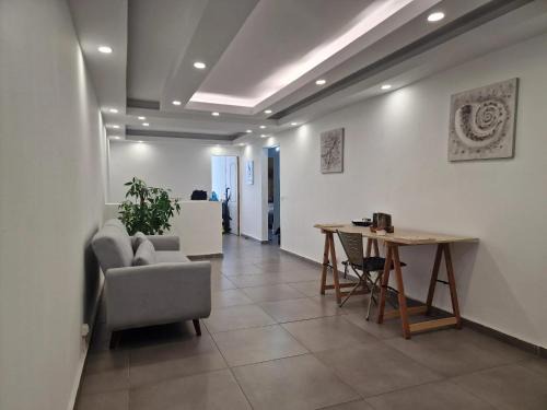 Les Abymes Apartment | Appartement spacieux aux Abymes avec vue sur la ville, 70 m²