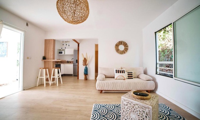 Les Abymes Apartment | Appartemment T2 cosy et spacieux : l’Oasis urbaine