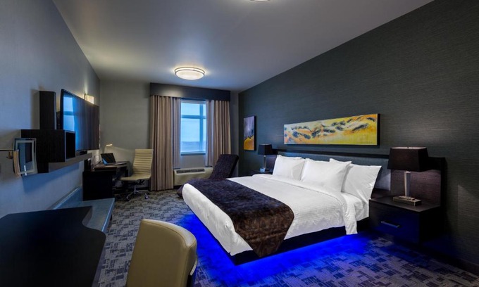 Calgary Hotel | Applause Hotel Calgary Airport by CLIQUE