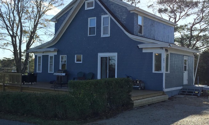 Lunenburg Cottage | Apple Orchard Cottage Lunenburg, Nova Scotia, Canada