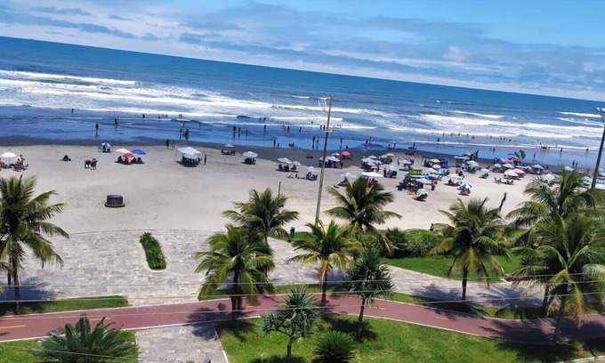 Balneario Paqueta Apartment | Apt facing the sea. Balcony with Barbecue and Spectacular View of the Beach