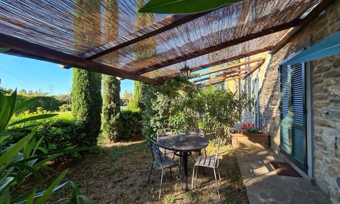 Camucia House | Apt in 19th century farmhouse near Cortona, pool, garden and beautiful views