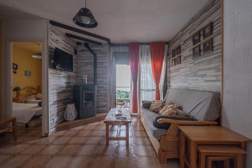 San Martin de Valdeiglesias Apartment | Apt Romántico con chimenea con Fibra óptica y terraza