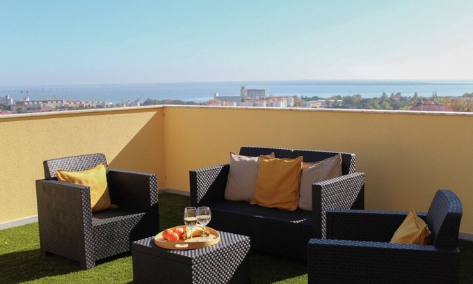 Beato Apartment | Apt with Stunning River Views and Private Rooftop!