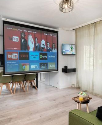 Abena Apartment | Apto Pirenarium l CINE l Parking l Wifi l trastero