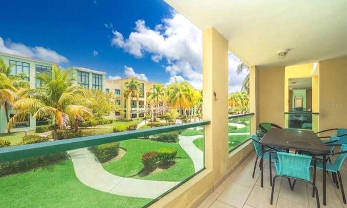Mediania Alta Condo | Aquatika , 25 min to El Yunque and 30 min to SJU
