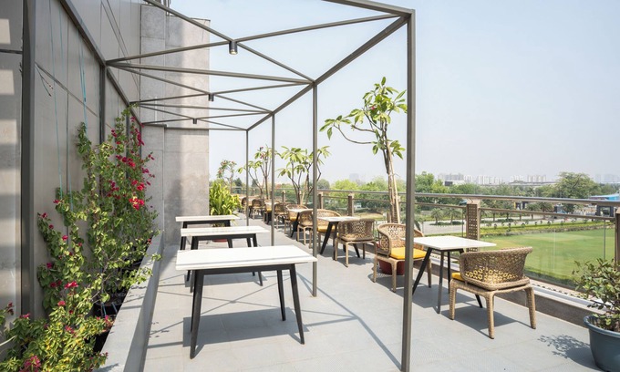 IMT Manesar Hotel | AR SUITES KLJ SQUARE