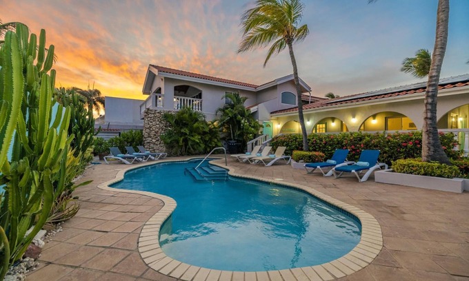 Arashi Villa | Arashi Sunsets Villa ~ Steps 2 Beach ~ PrivatePool