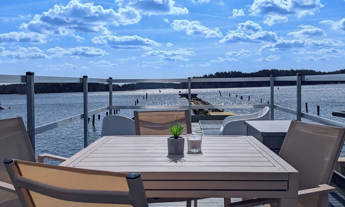 Blankaholm House | Archipelago holiday of the highest class in a floating holiday home