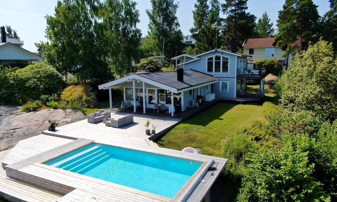 Ytterbystrand Villa | Archipelago villa on Resarö with pool, guesthouse and fantastic view