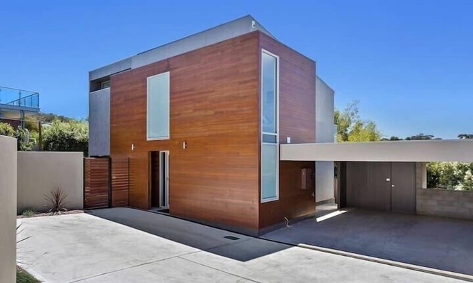 Blackmans Bay House | Architect Designed Coastal Retreat with Views.