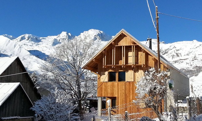 Saint-Sorlin-d'Arves Ski Chalet | Architect-designed chalet in the heart of the old village