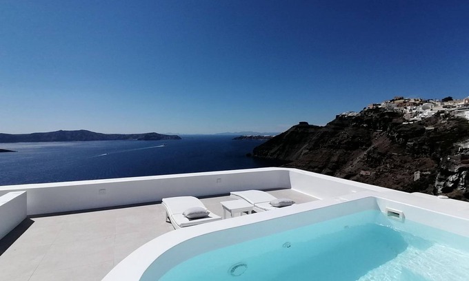 Fira House | Archontiko Santorini