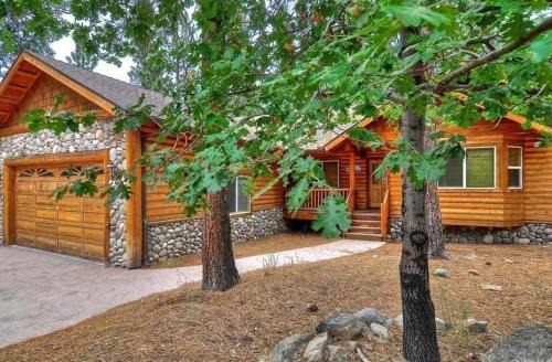 Summit Estates House | Arctic Wolf at Summit Base - 4 Bedroom log cabin at the base of Snow Summit