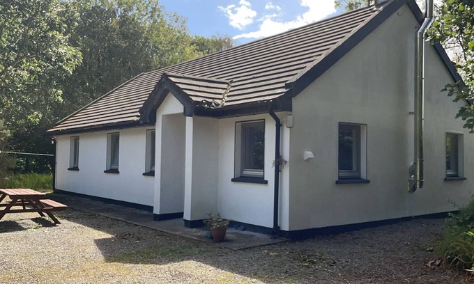Ardnatrush Cottage | Ardnagashel Est No 8 - a two story that sleeps 6 guests in 3 bedrooms