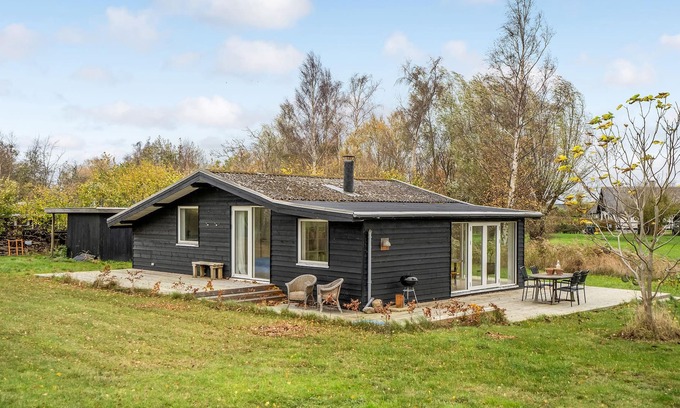 Vordingborg Municipality House | Are you dreaming of an idyllic vacation close to water and nature? Then this bright vacation home wi