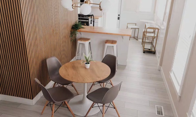 Grand Rapids House | Arianna's Modern Makeover [5 Beds 2 Baths]