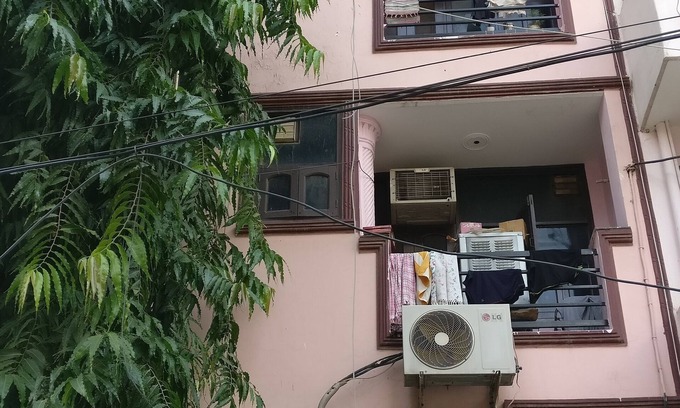 DLF City Apartment | Arora House 1RK Peaceful Environment Near Cyber City and Metro Station