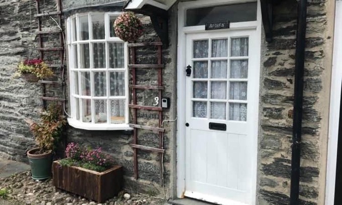 Llandderfel House | Arosfa